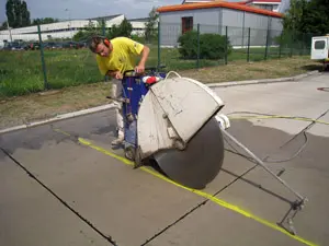 Fugenschneiden Betonstrae