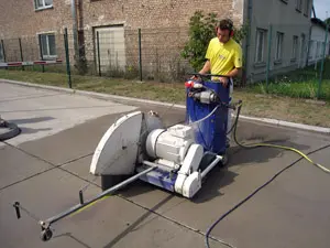 Fugenschneiden Betonstrae
